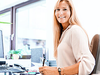 Sales assistant at FUNKE Wärmeaustauscher Apparatebau GmbH at a desk